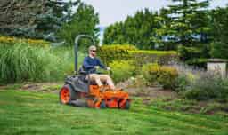 Man rining Z242KH Kubota Mower